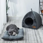 Niche triangulaire fermée pour chat